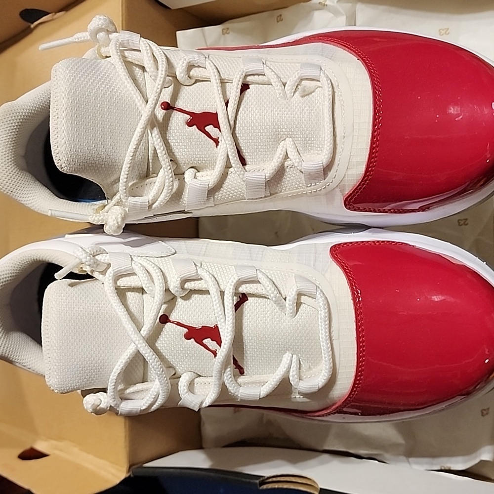 Jordan 11 CMFT Cherry Red Low Men's size 11 NWT Deadstock